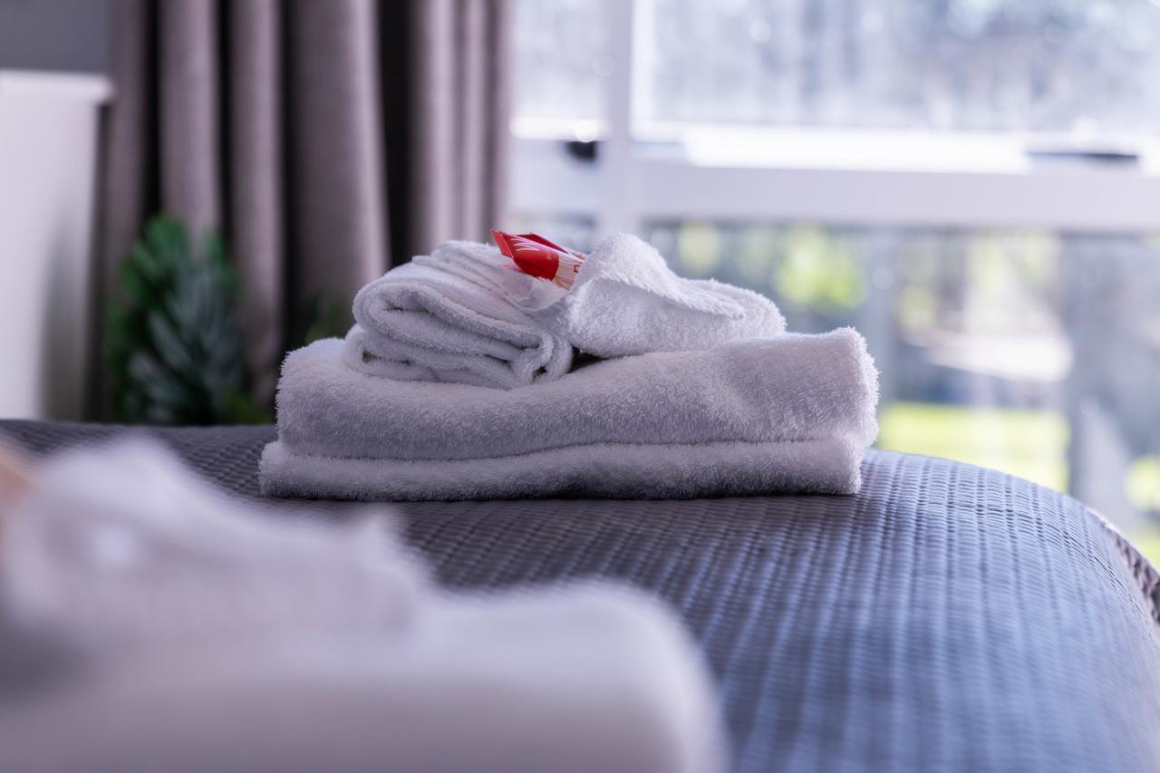 Waihi Beach Hotel Bagian luar foto