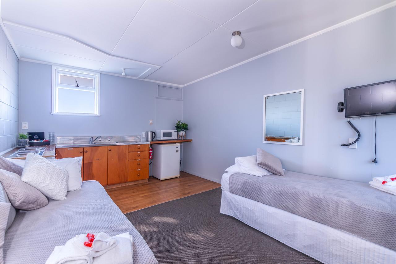 Waihi Beach Hotel Bagian luar foto